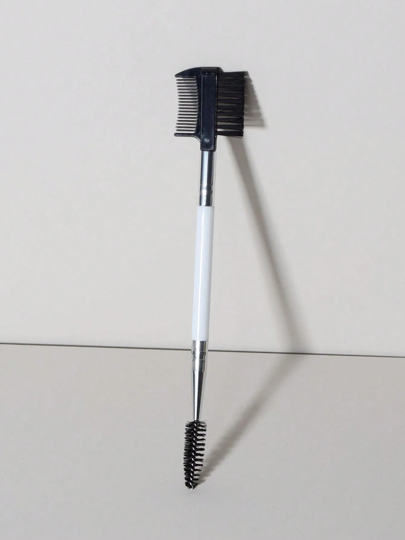 1pc Dual-Ended Makeup Brush With Eyebrow & Eyelash Comb, Portable Two-In-One Cosmetic Brush Tool