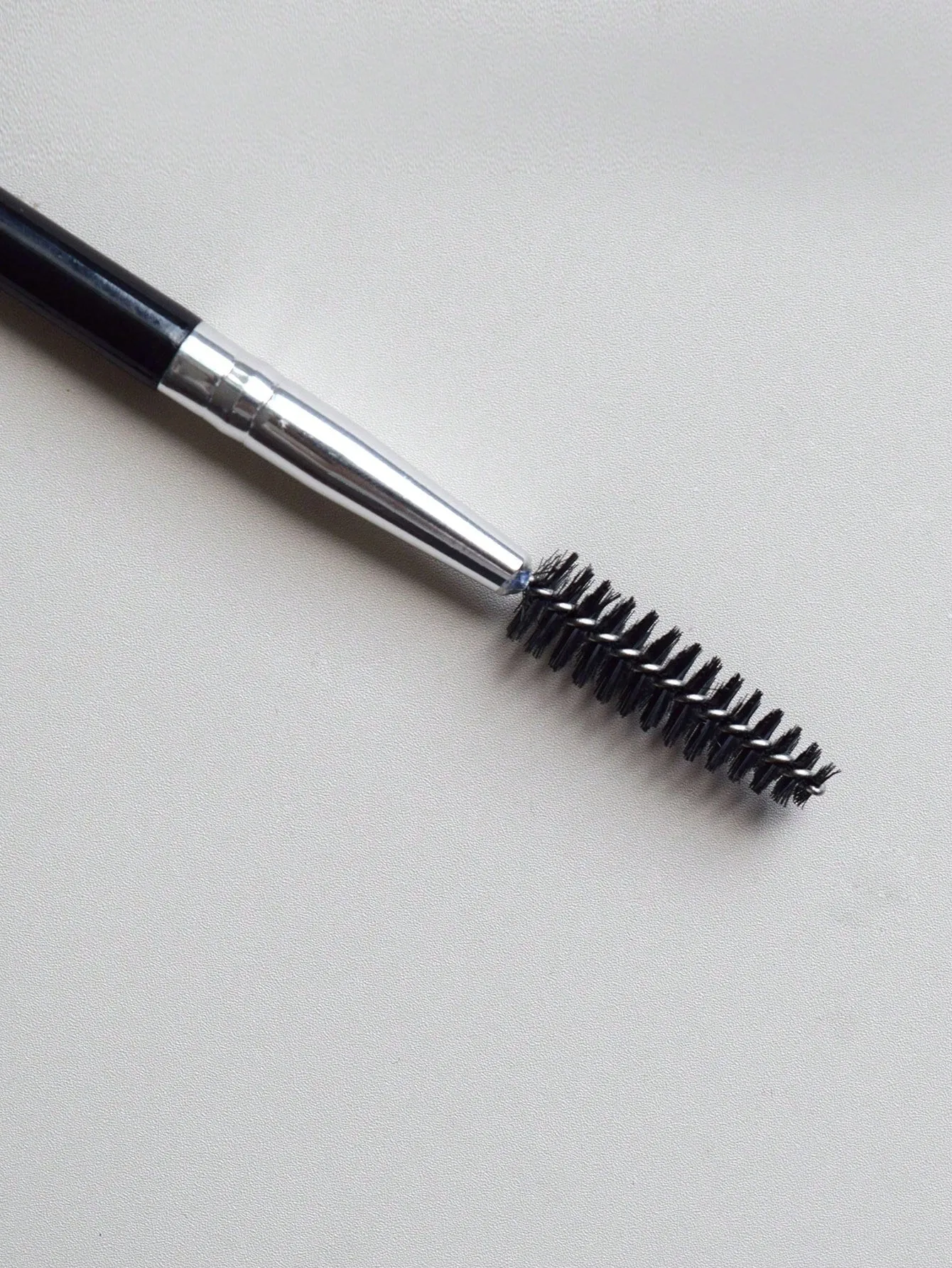 1pc Dual-Ended Makeup Brush With Eyebrow & Eyelash Comb, Portable Two-In-One Cosmetic Brush Tool