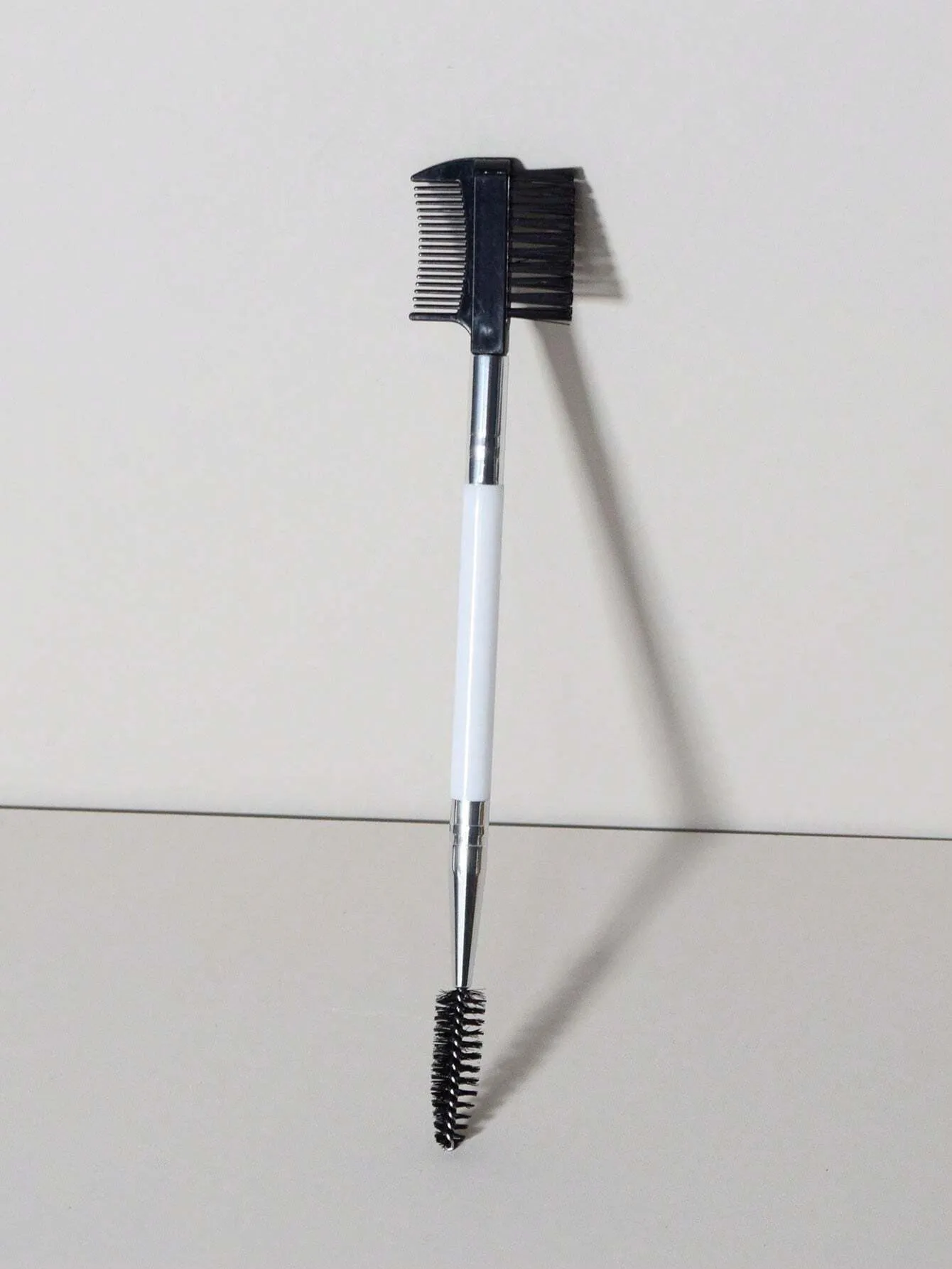 1pc Dual-Ended Makeup Brush With Eyebrow & Eyelash Comb, Portable Two-In-One Cosmetic Brush Tool
