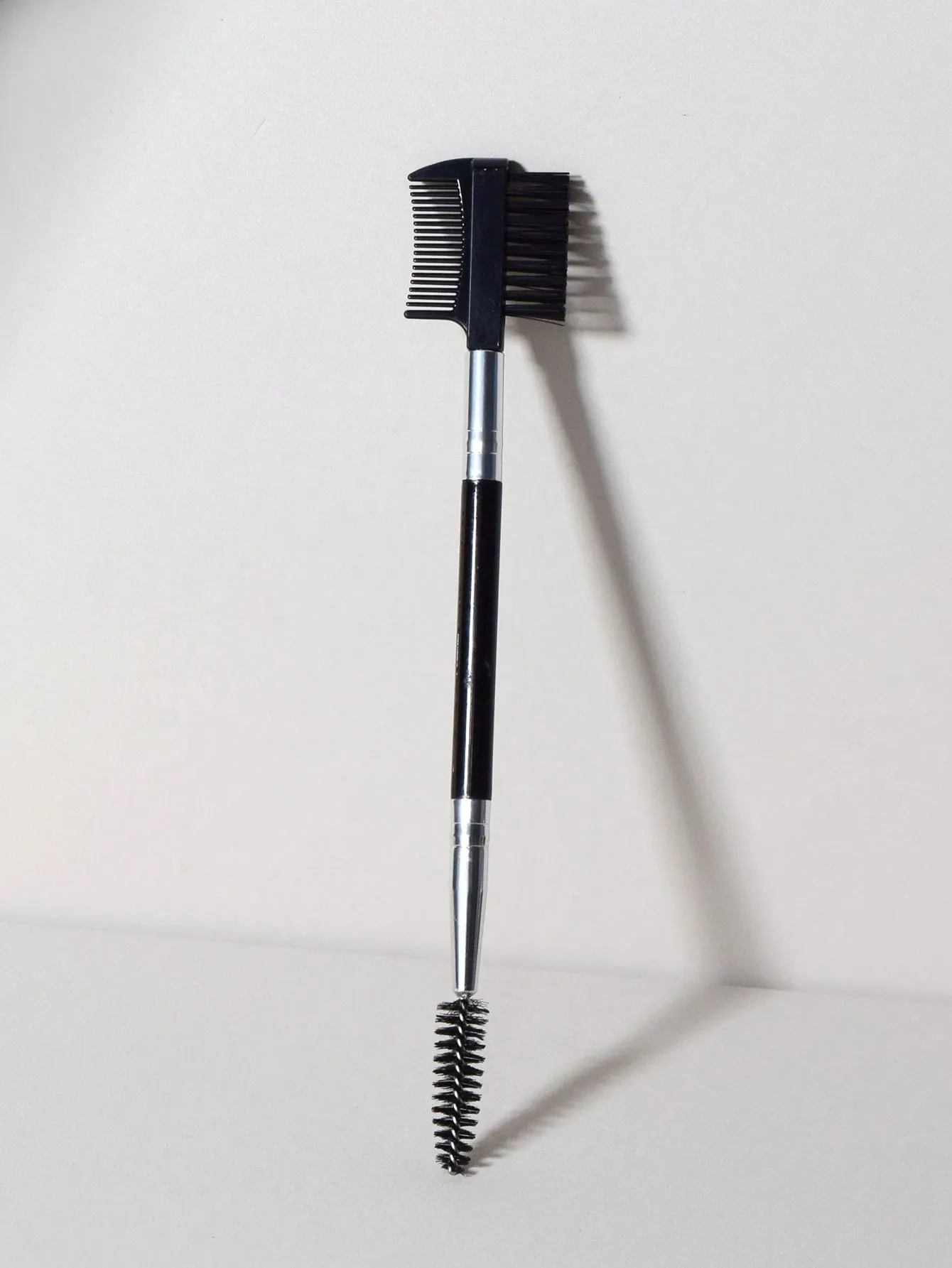 1pc Dual-Ended Makeup Brush With Eyebrow & Eyelash Comb, Portable Two-In-One Cosmetic Brush Tool