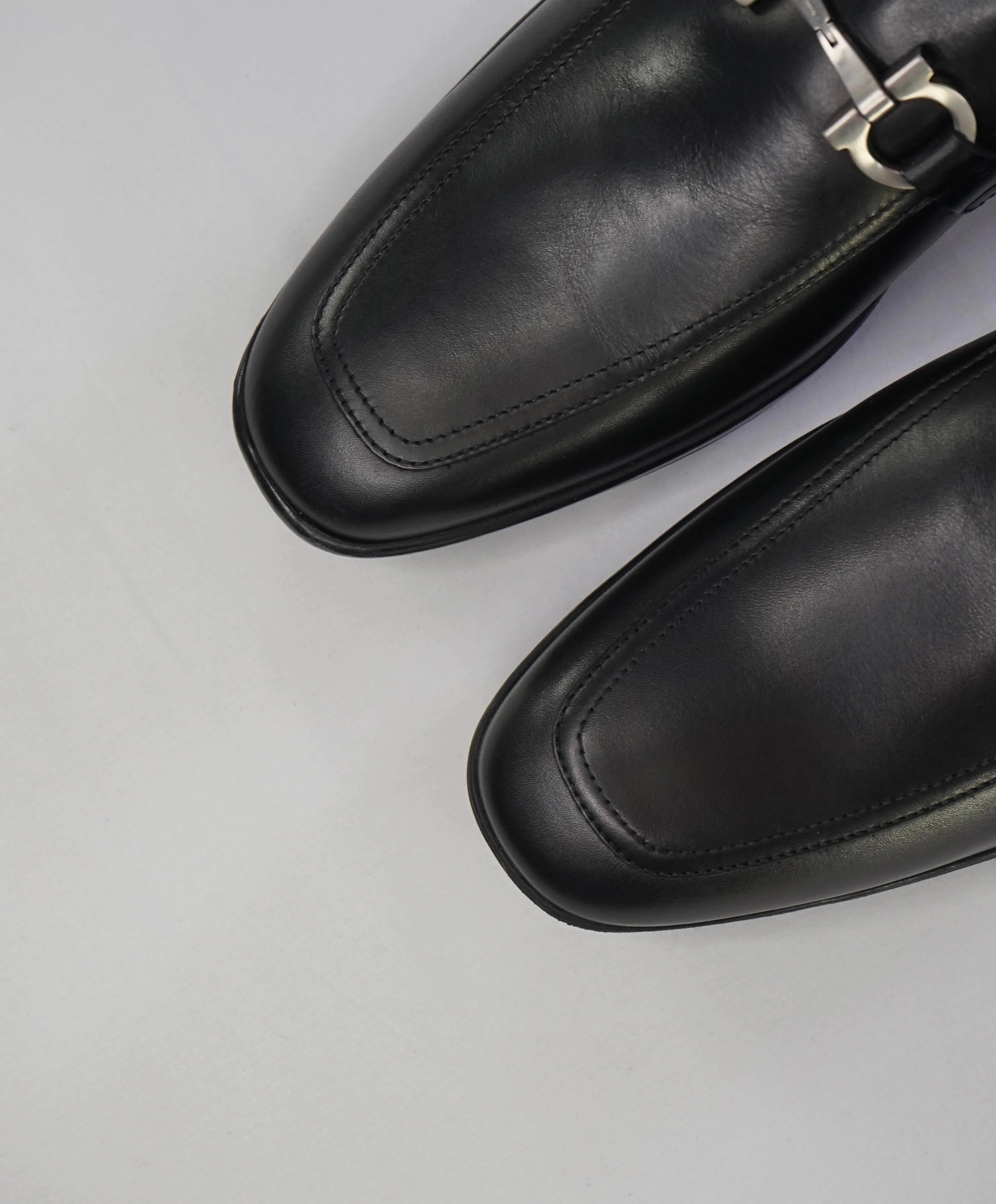 $850 SALVATORE FERRAGAMO - “SIMPLY" Gancini Bit Loafer Black Leather SLEEK - 8.5 D
