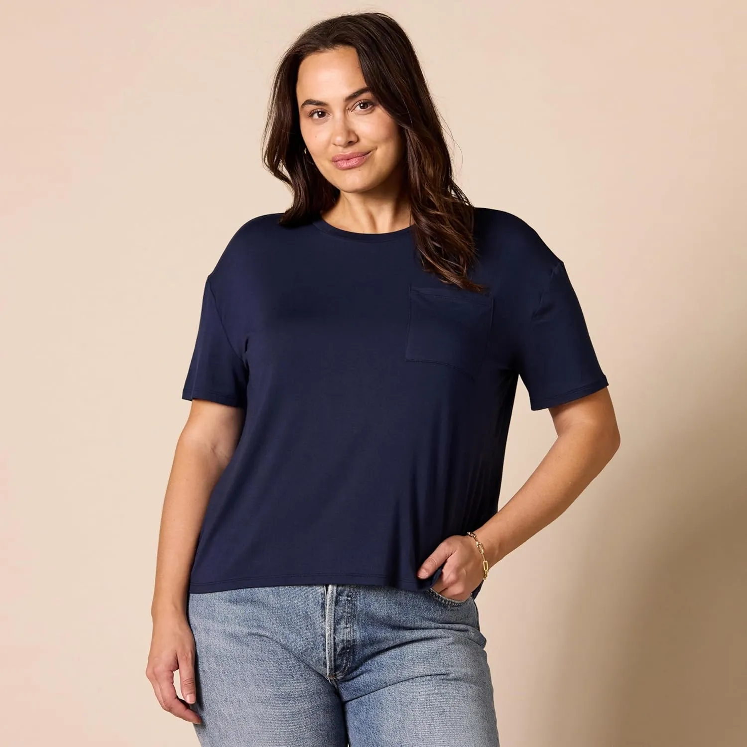 Amazon Essentials Women's Jersey Relaxed-Fit Short-Sleeve Crewneck Pocket T-Shirt, Pack of 2