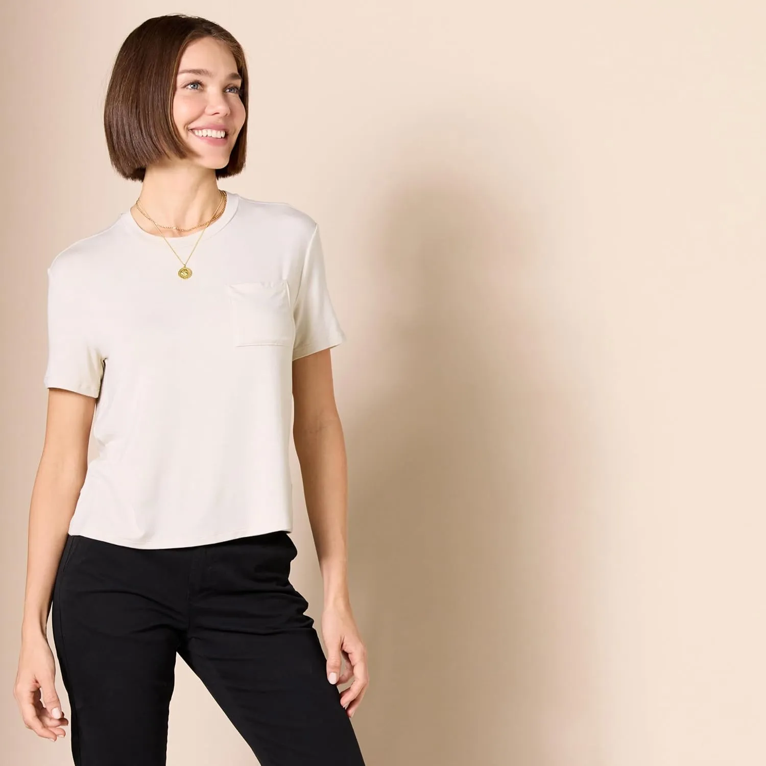 Amazon Essentials Women's Jersey Relaxed-Fit Short-Sleeve Crewneck Pocket T-Shirt, Pack of 2
