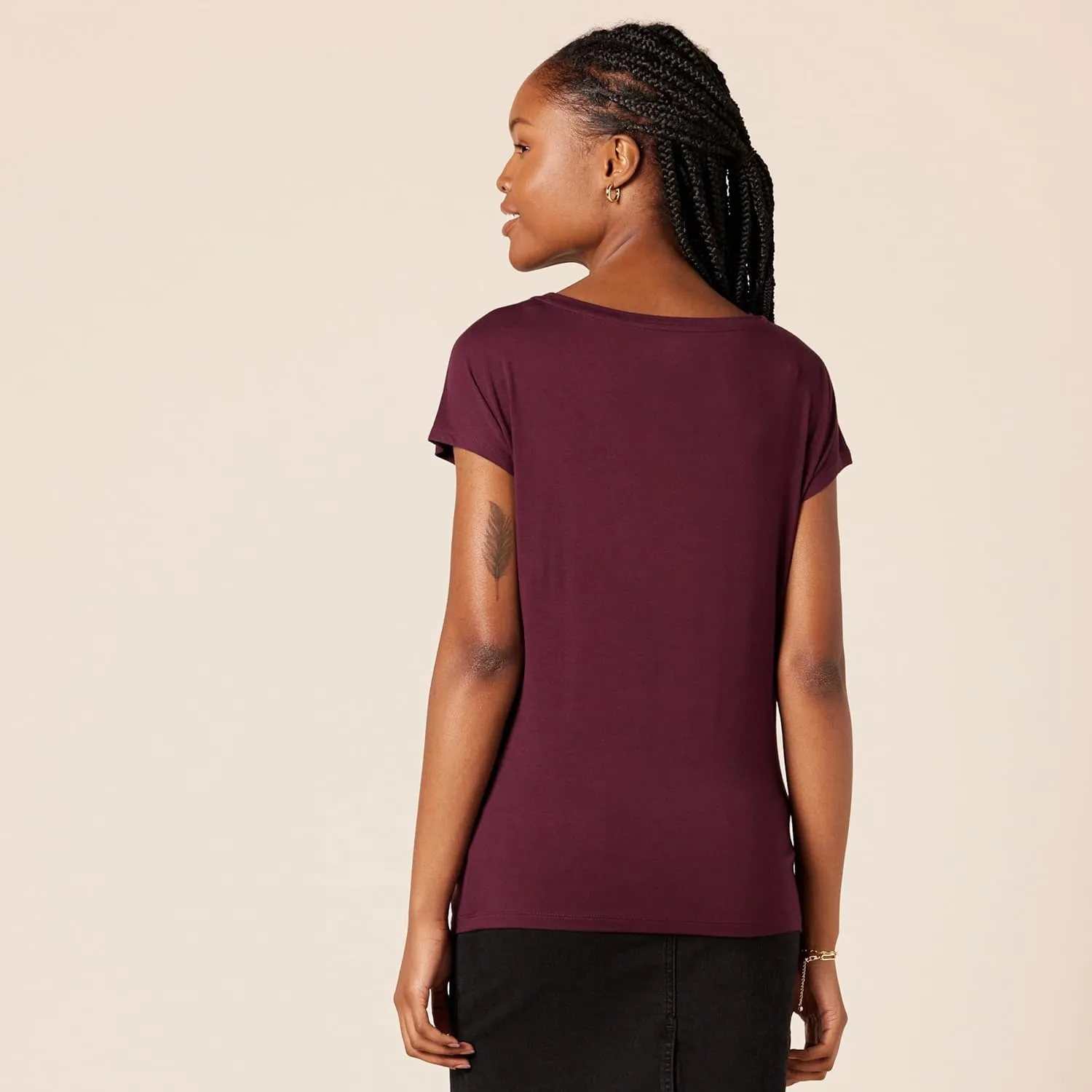 Amazon Essentials Women's Jersey Standard-Fit Short-Sleeve Boat-Neck T-Shirt, Pack of 2