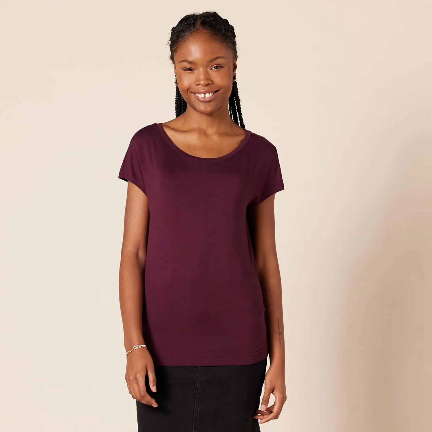 Amazon Essentials Women's Jersey Standard-Fit Short-Sleeve Boat-Neck T-Shirt, Pack of 2