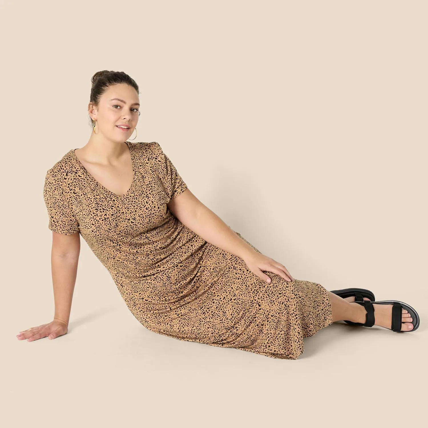 Amazon Essentials Women's Jersey V-Neck Short Sleeve Midi Length Dress