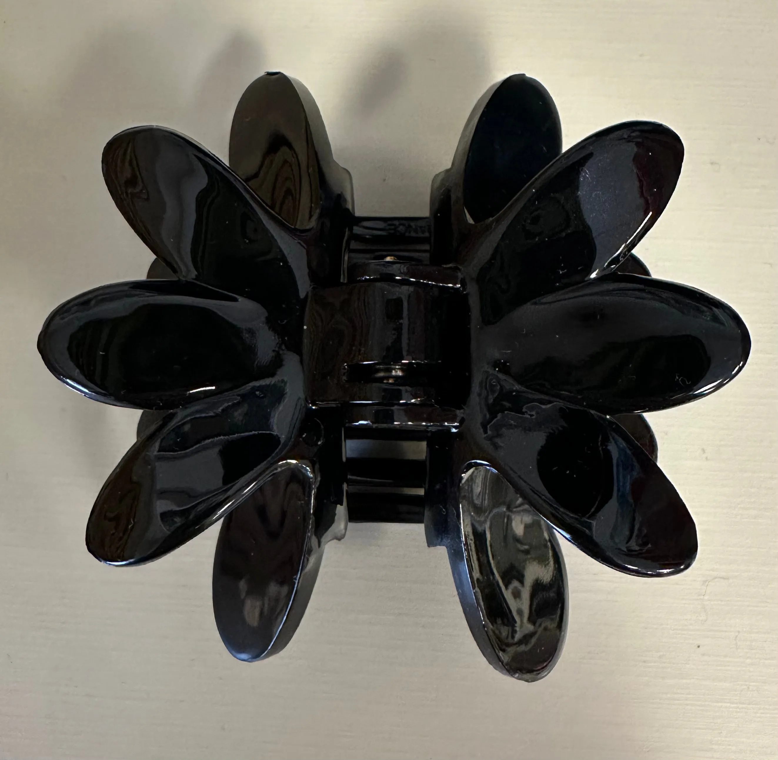 French Atelier Waterlily Clip