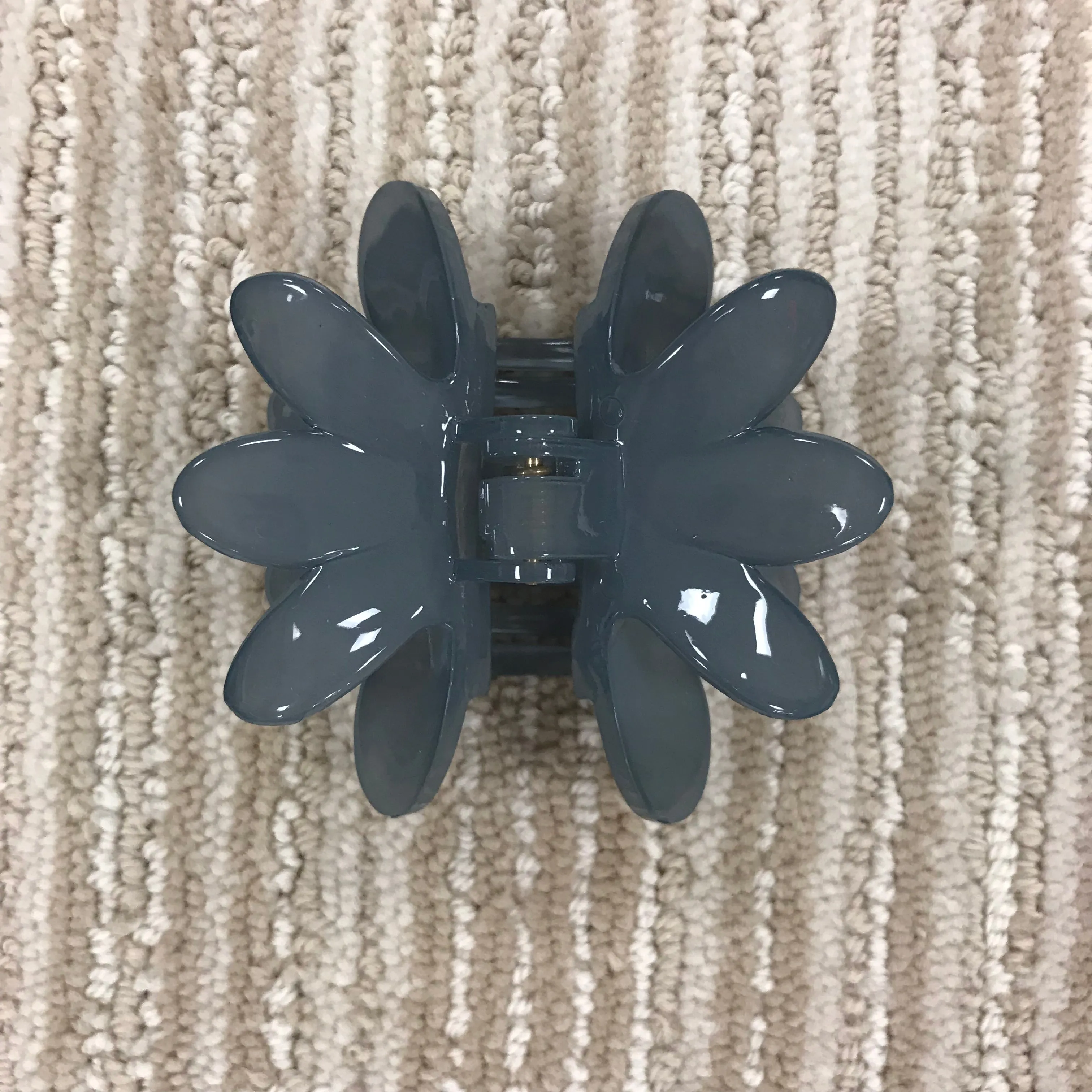 French Atelier Waterlily Clip