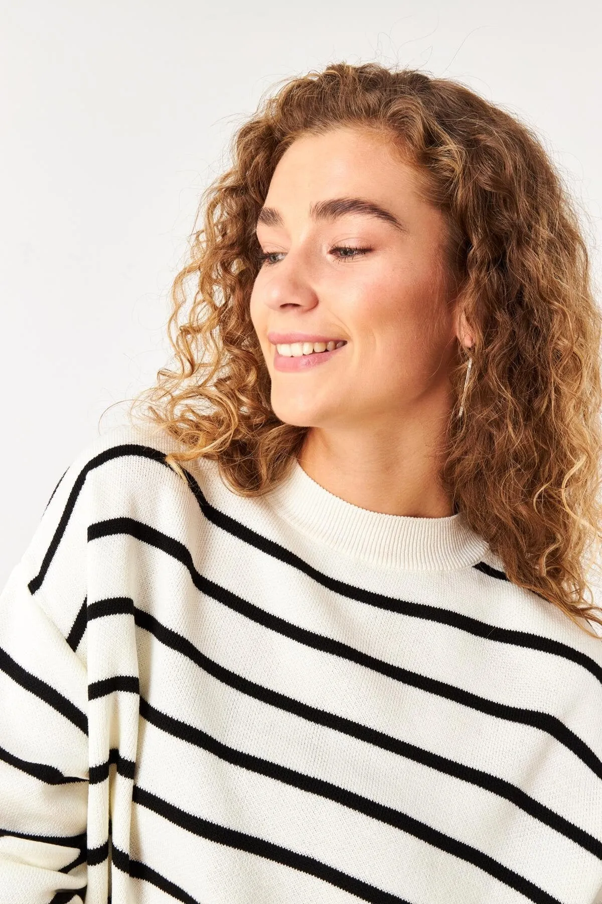 Long Sleeve Knit Sweater With Striped