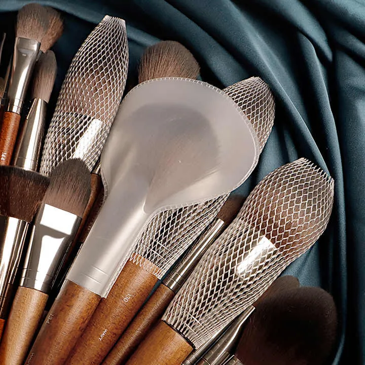 MUF 37 Series High Quality Aluminum Vegan Makeup Brushes with Wooden Handle Vegan Makeup Brushes Wholesale from Factoryفرش مكياج نباتية عالية الجودة مصنوعة من الألومنيوم بمقبض خشبي من سلسلة 37 من MUF فرش مكياج نباتية للبيع بالجملة من المصنع