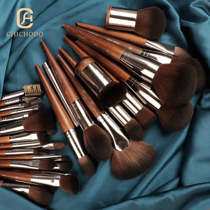 MUF 37 Series High Quality Aluminum Vegan Makeup Brushes with Wooden Handle Vegan Makeup Brushes Wholesale from Factoryفرش مكياج نباتية عالية الجودة مصنوعة من الألومنيوم بمقبض خشبي من سلسلة 37 من MUF فرش مكياج نباتية للبيع بالجملة من المصنع