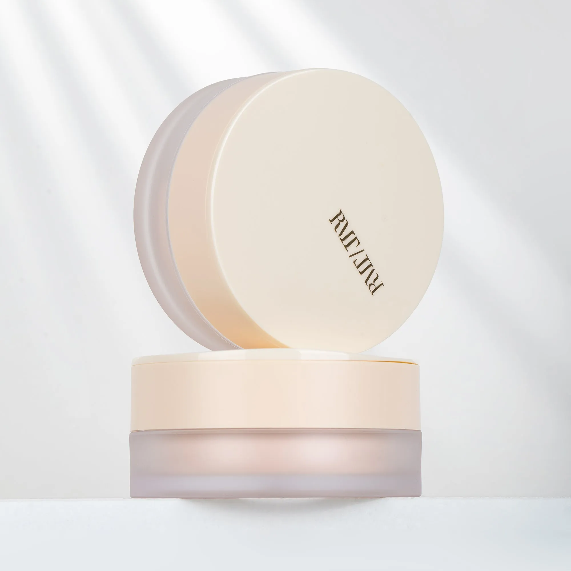"Doll Face" Satin Finishing Loose Powder - Translucent